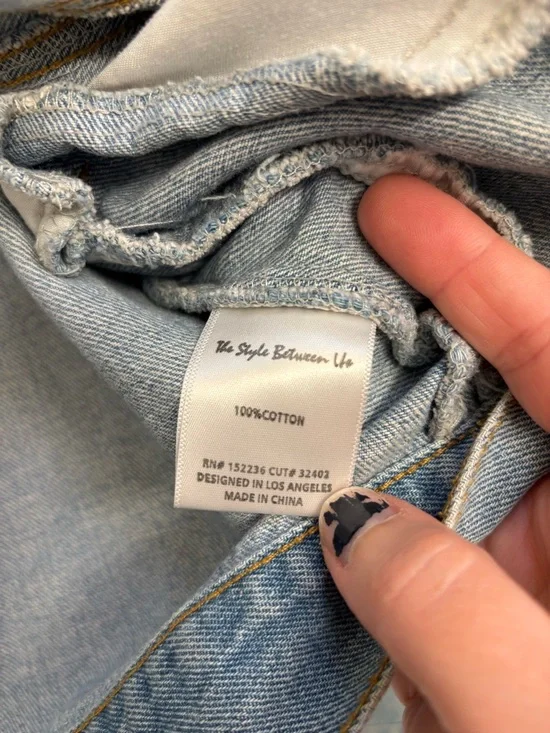 The Style Between Us Blue Denim Jean Jacket Size Medium Y2K Cotton Cropped - Picture 6 of 7